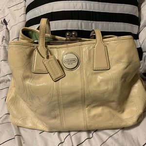 Cute cream patent leather Signature C bag